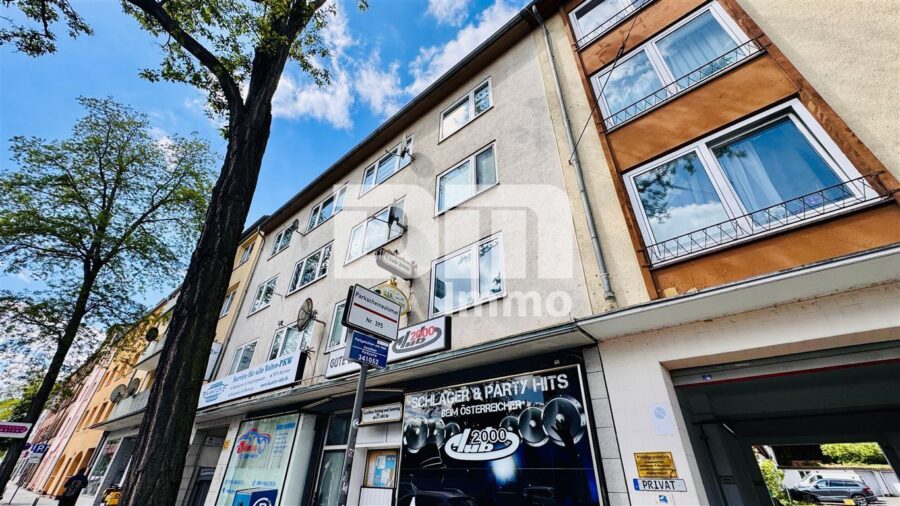 Modernisiertes Mehrfamilienhaus mit 8 Wohneinheiten und 2 Gewerbeflächen - Frontansicht